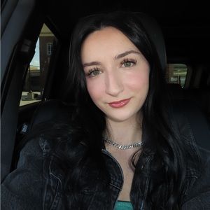 Meet your Posher, Ariana